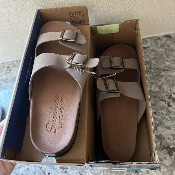 Skechers Shoes - NWT Sketchers Relaxed Fit Memory Foam Slip On Sandals